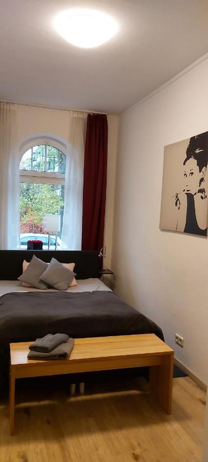 Gemuetliche Ferienwohnung Im Erdgeschoss- Jenaer Strasse 埃尔福特 外观 照片